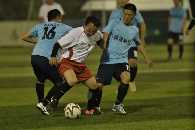 原新疆队后卫黄荣奇加盟广东男篮 1年C类合同